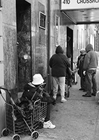 Food queues : Food lines : Hell's Kitchen : Streetlife, New York, Photo by Richard Moore